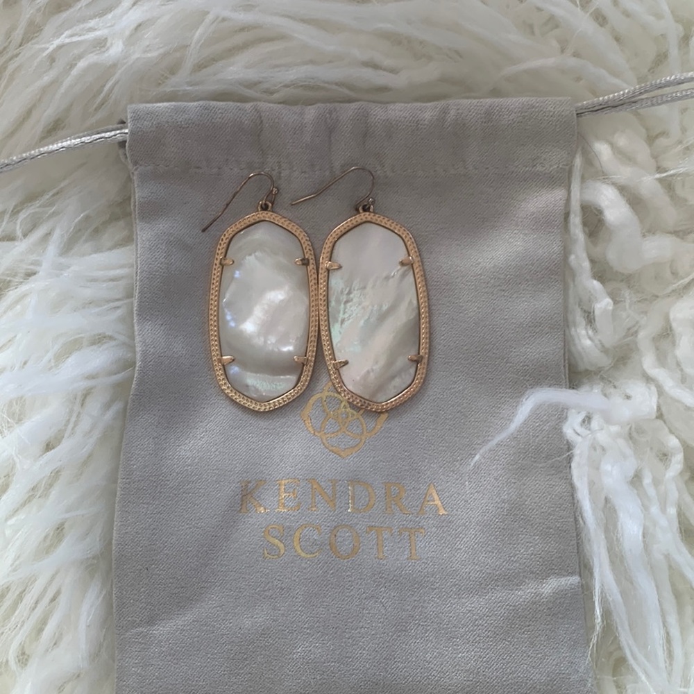 Kendra Scott - Mother of Pearl - Danielle size